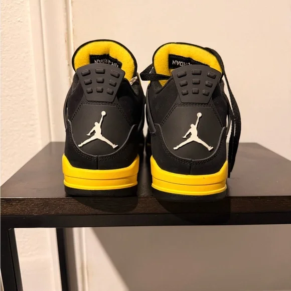 Air Jordan 4 Retro / Thunder